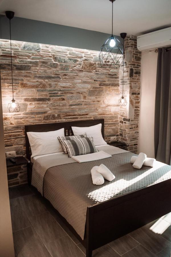 To Petrino Appartement Parga