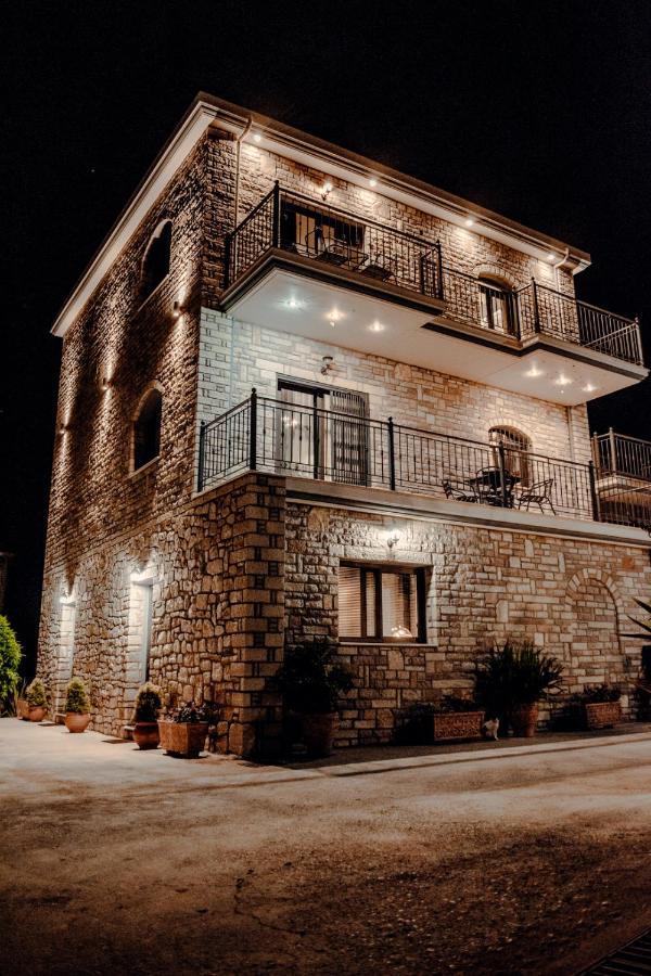 To Petrino Appartement Parga