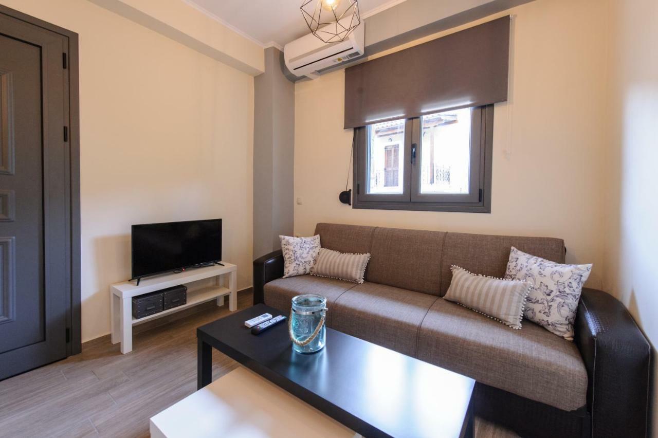 To Petrino Appartement Parga